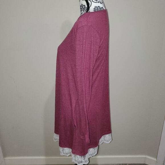 Unknown brand medium tunic. Maroon with lace trim at the bottom. Has pockets - Picture 2 of 7